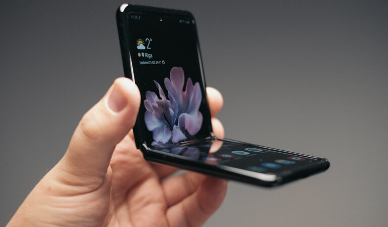 Samsung Galaxy Z flip five overview